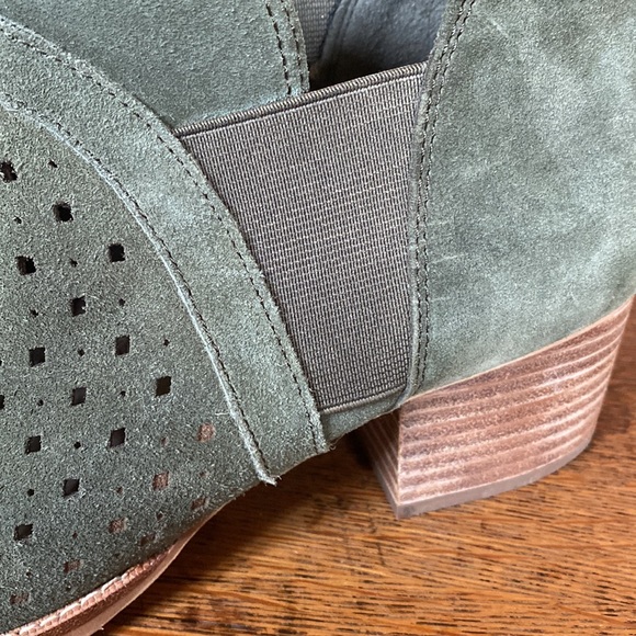 Earth Keren Olive Green Bootie - Picture 5 of 14